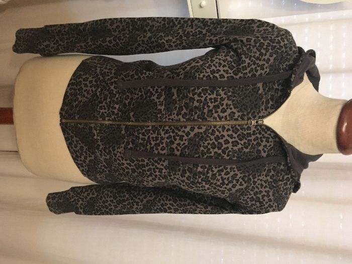 Blusão / Casaco de Tigre com capuz da marca Zara