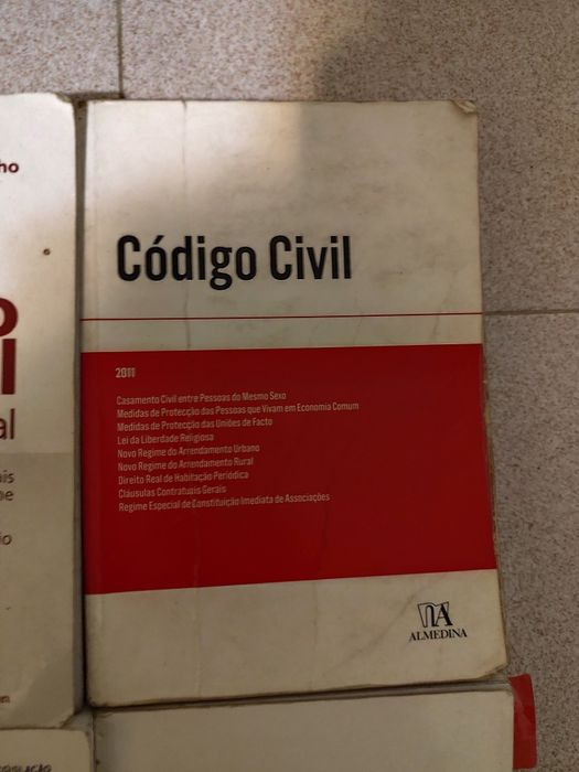 Vários livros direito