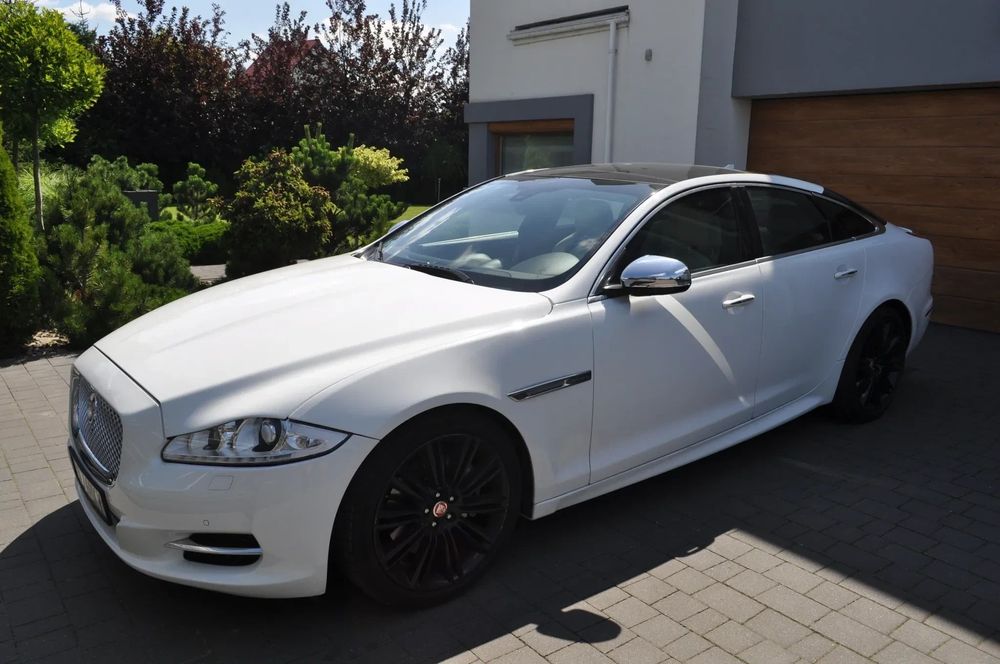 Jaguar XJ