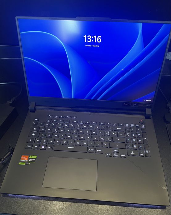 Laptop Asus Rog strix scar 17 x3d ryzen 9 7945hx3d rtx 4090 32gb ram ddr5 2tb m2 ssd qhd 2k 240hz dolby vision atmos 175w tgp dlss 4,5 wifi 7 2,5g lan