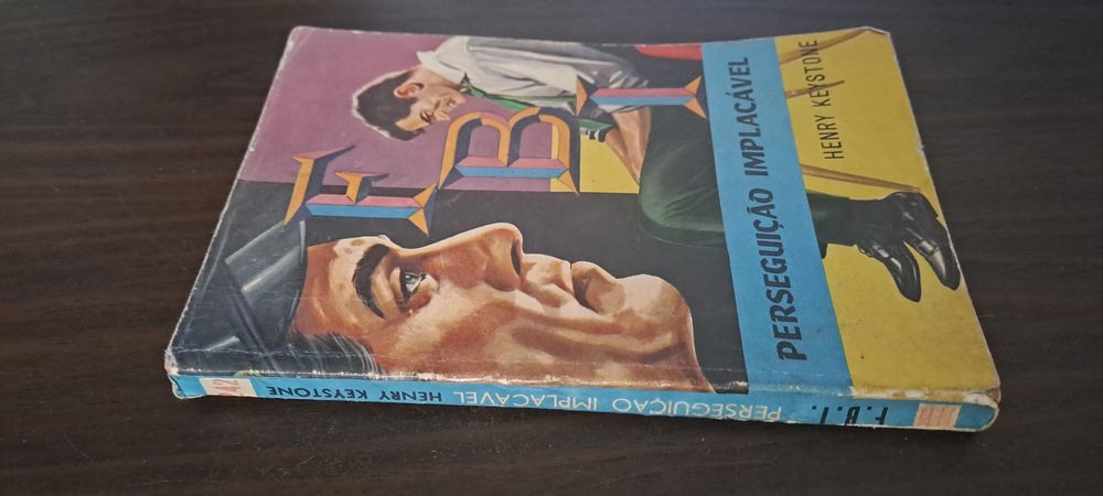 Livro F.B.I. Só se Morre uma vez e Perseguição Implacável