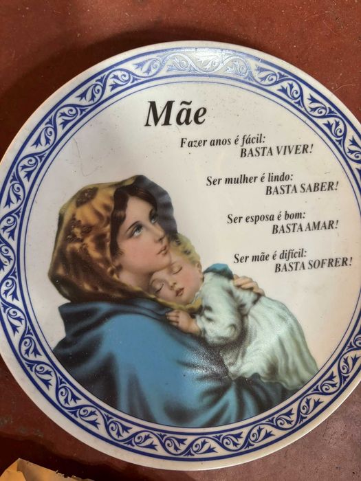 Linda coleção de pratos de Fátima