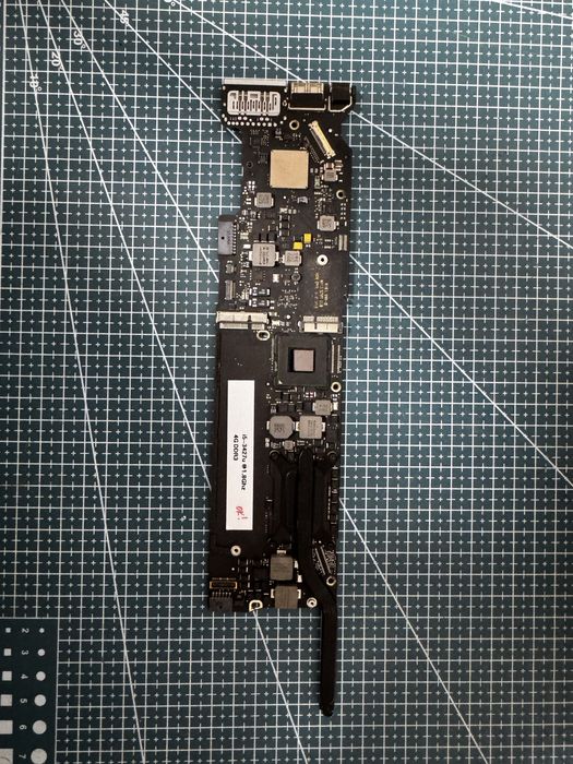 Macbook Air A1466 Motherboard (i5-1.8Ghz 4Gb RAM)
