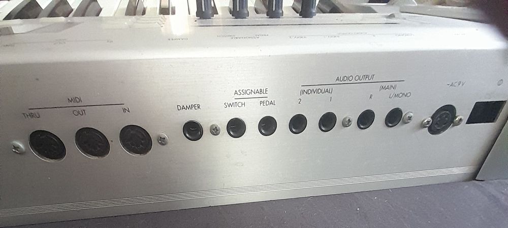 Продається корг трітон ле.korg triton le.