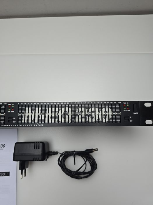 Alesis M-EQ 230 2×30 pasmowy korektor graficzny Equalizer