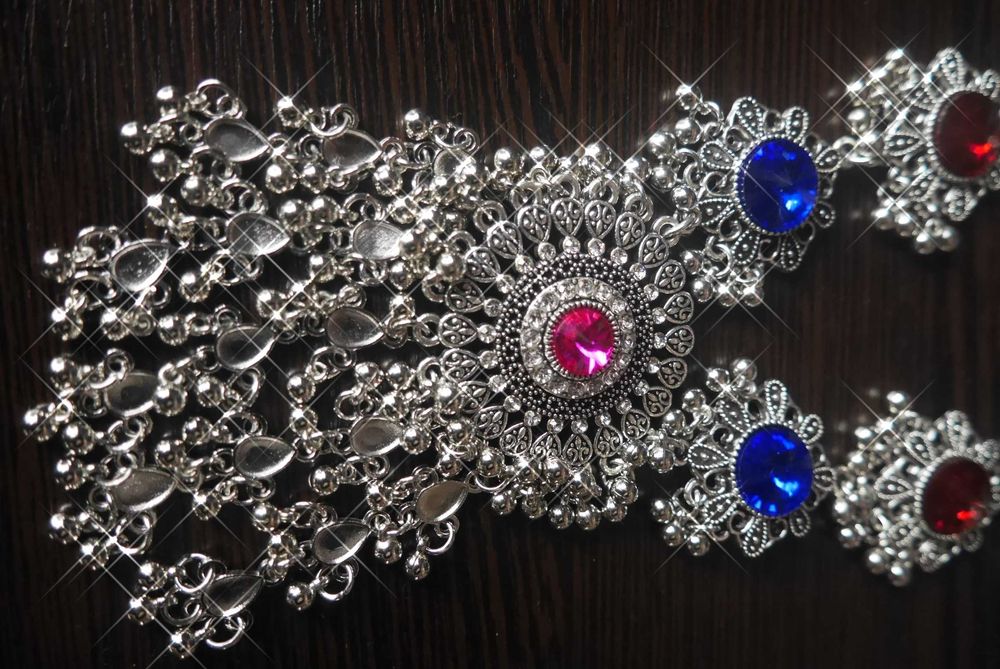 Шикарный комплект индийских украшений. Тика, сережки, колье, браслет