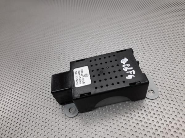 Amplificador de antena VOLKSWAGEN Golf VI (5K1)