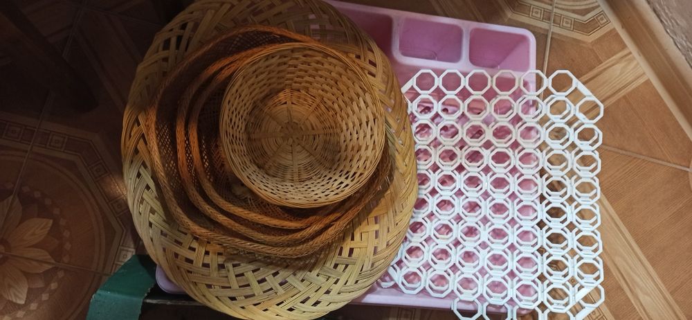 Różne  talerze, szklanki itp.