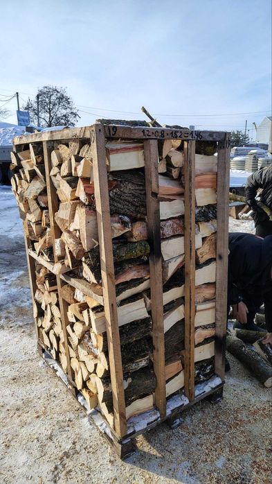 Дрова рубані на піддоні