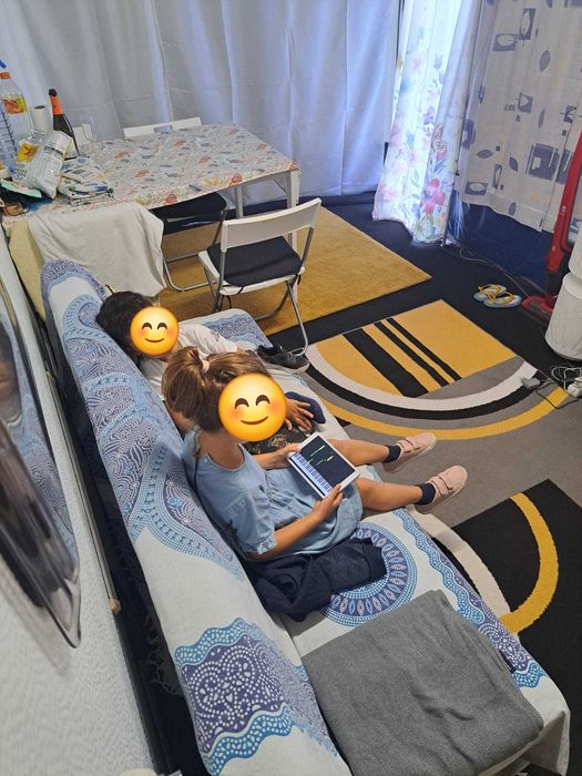 Alvéolo com Roulote Caravelair, avançado e cozinha(Campismo Furadouro)