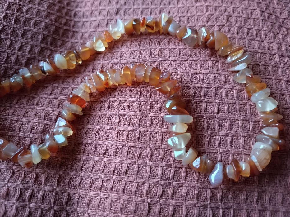 Colares de pedras naturais