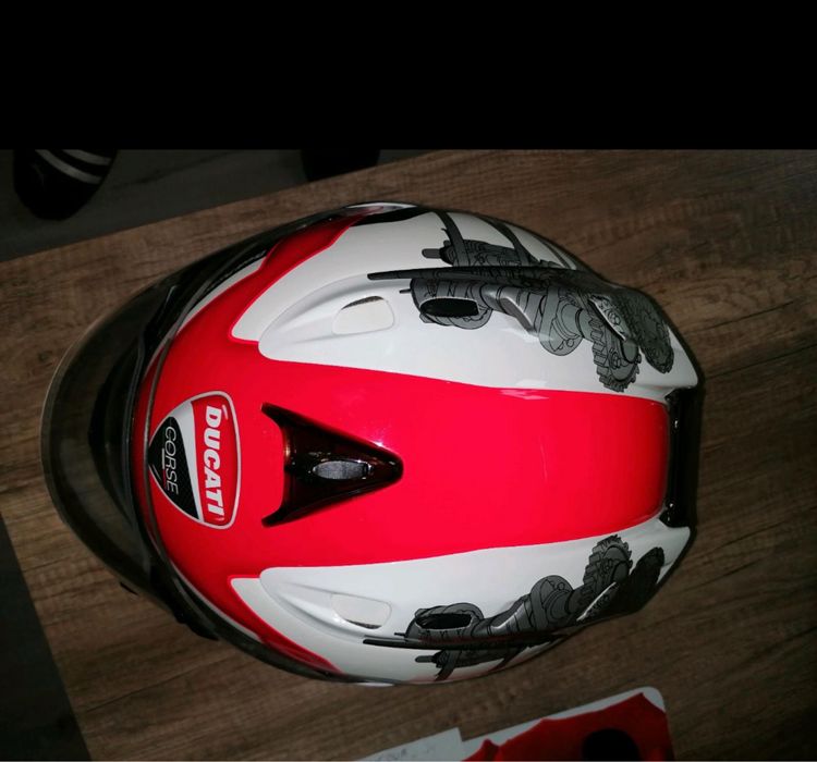 Capacete ducati arai