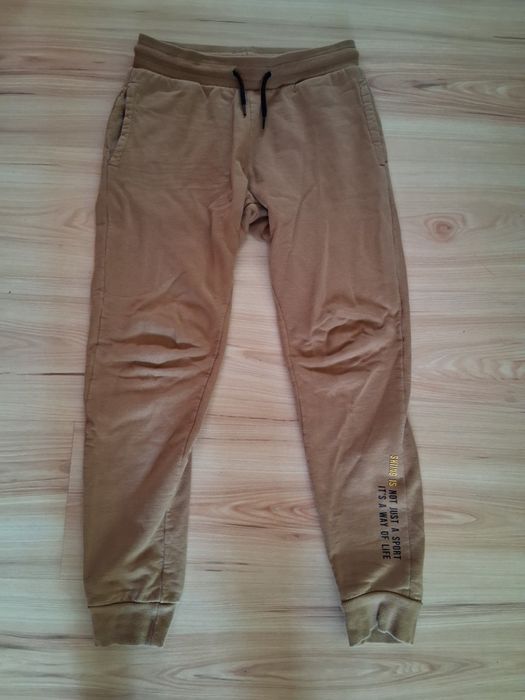Spodnie dresowe r 146