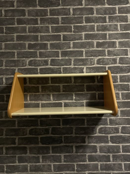 Prateleira de madeira