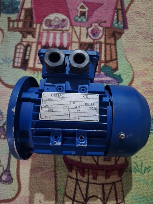 Трехфазный электродвигатель переменного тока производства DEMAC
