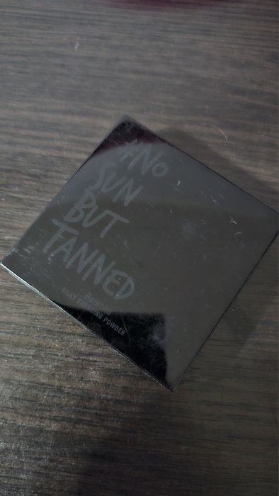 Bershka - No Sun But Tanned. Bronzer prasowany