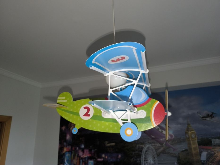 Candeeiro avião criança