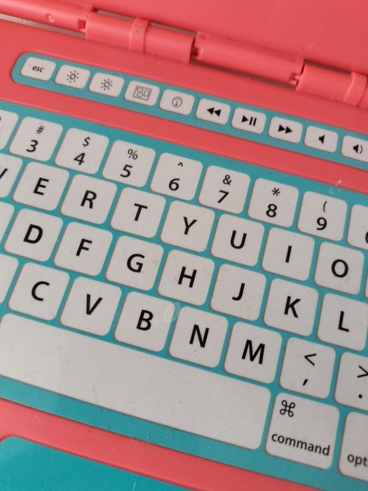 Дитяча пластмасова іграшка