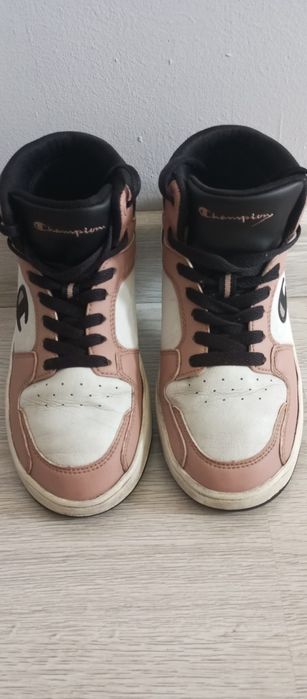 Buty sportowe damskie.