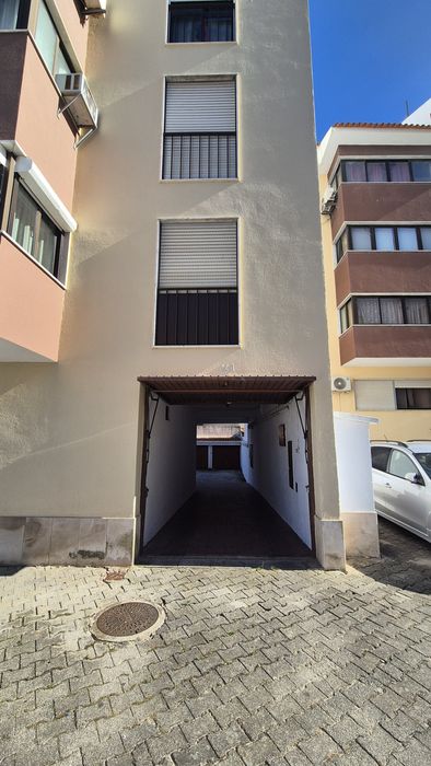 Arrenda-se garagem - Centro do Montijo