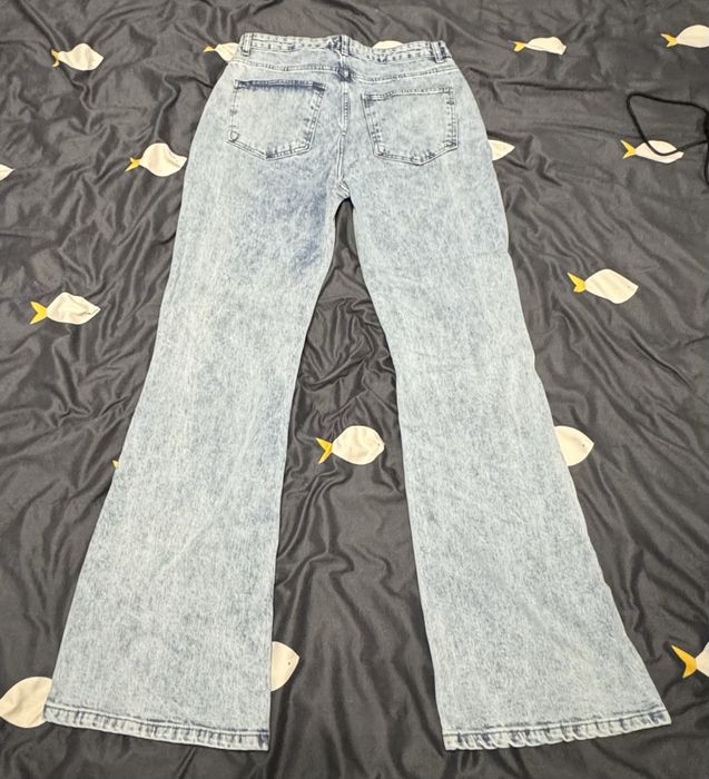 Стильні світлі чоловічі джинси