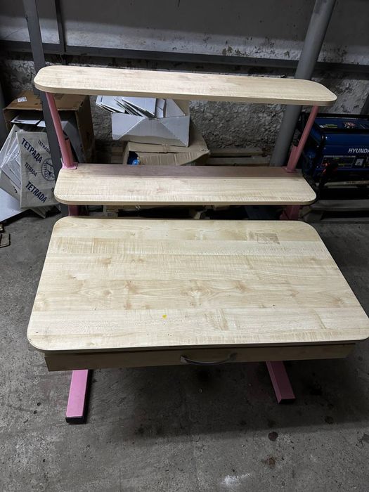 Стіл дитячий ,парта із регулюванням висоти