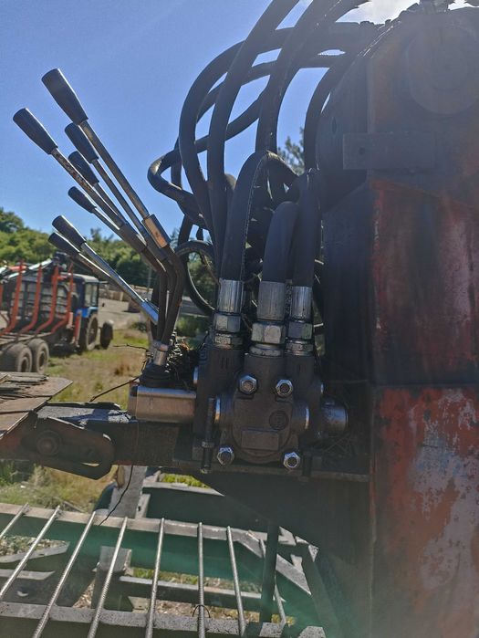 Продам причіп лісовоз маніпулятор