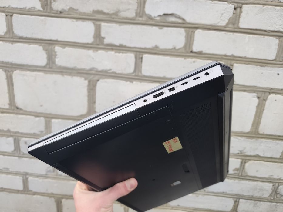 6 ядер, 17.3", 8гб відеокарта Ігровий ноутбук HP Xeon/16/500/P4200 8gb