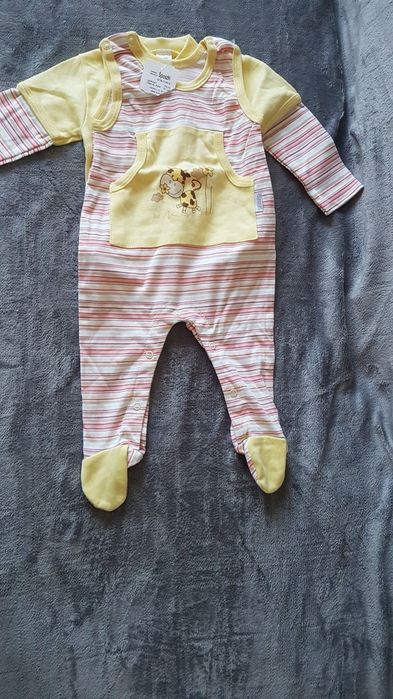 Nowy komplet niemowlęcy