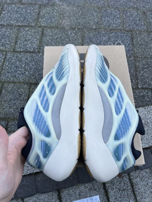 Yeezy 700 V3 Kyanite buty sneakersy niebieskie 44 2/3