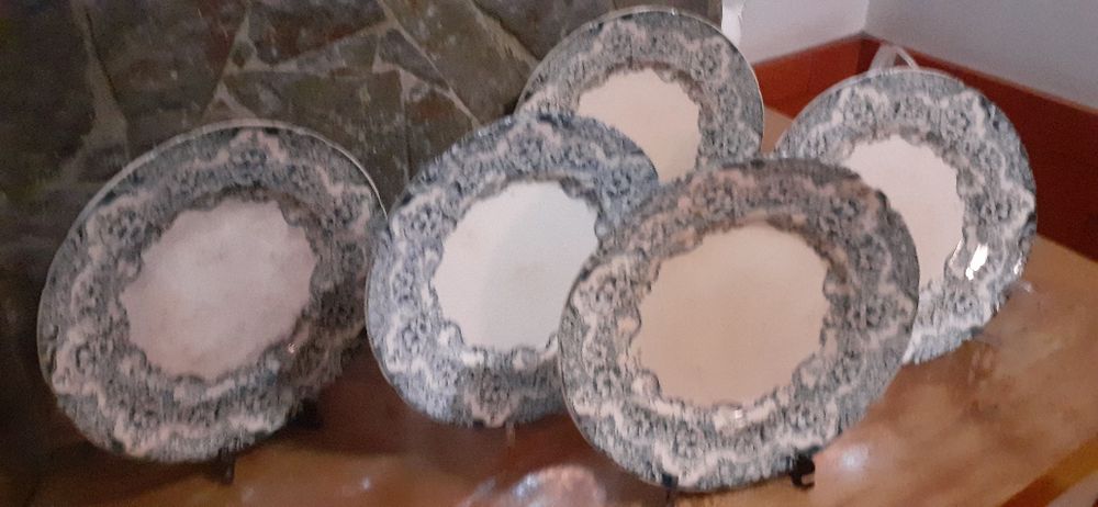 2 Pratos decorativos antigos da fábrica de Sacavém