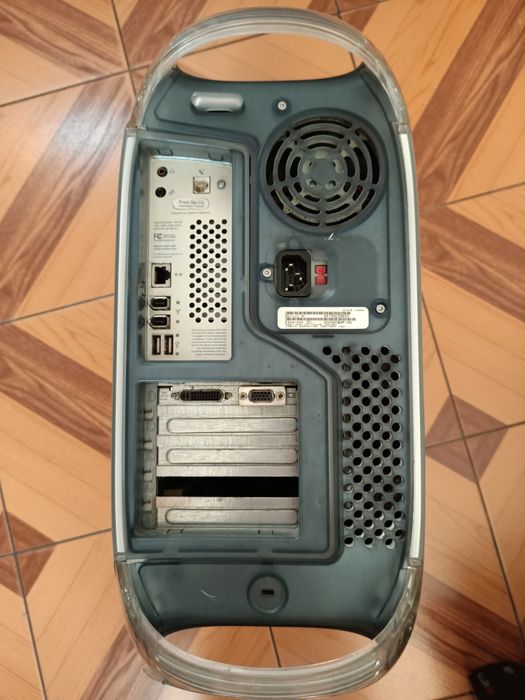 Retro komputer Apple PowerMac G4.