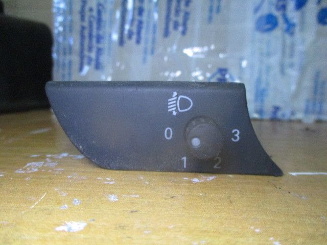 Botão / interruptor de luzes AUDI A4 (8D2, B5)