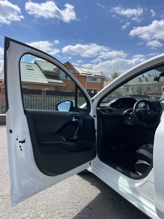Peugeot 208 2013