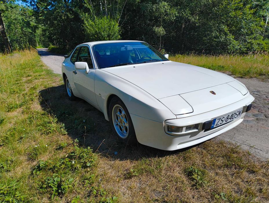 Samochód Porsche 944