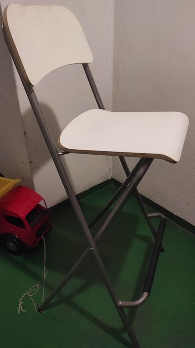Wysokie barowe krzesło składane Ikea franklin