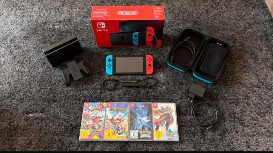 Nintendo Switch V2 plus 4 gry