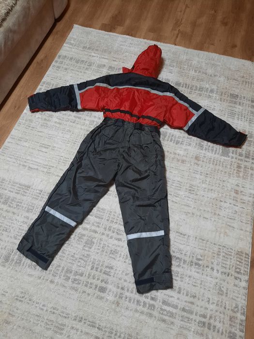 Горнолыжный костюм размера S