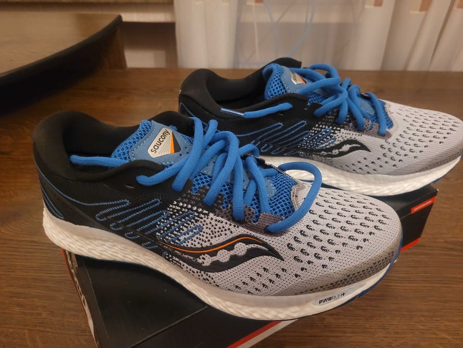 Кросівки бігові Saucony FREEDOM 3 розмір EU 42 US 8.5 (НОВІ)