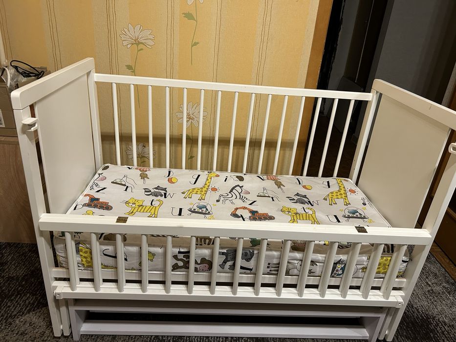 Ліжко дитяче для немовлят з матрасом