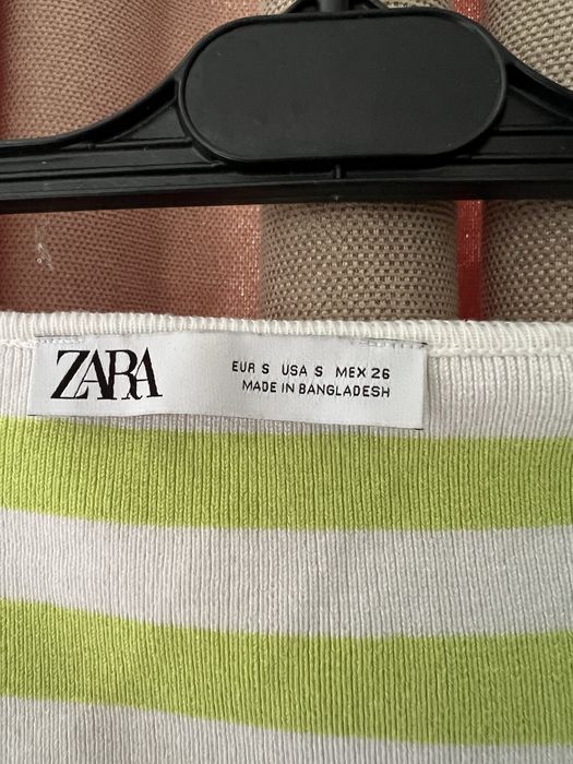 Стильний кроп-топ від Zara у свіжому літньому дизайні