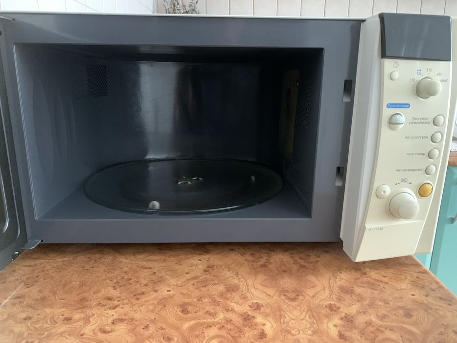 Продам Мікрохвильову піч LG  MS-2384B