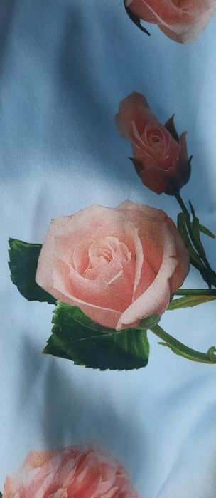 Elegancka sukienka w kwiaty MOHITO 34
