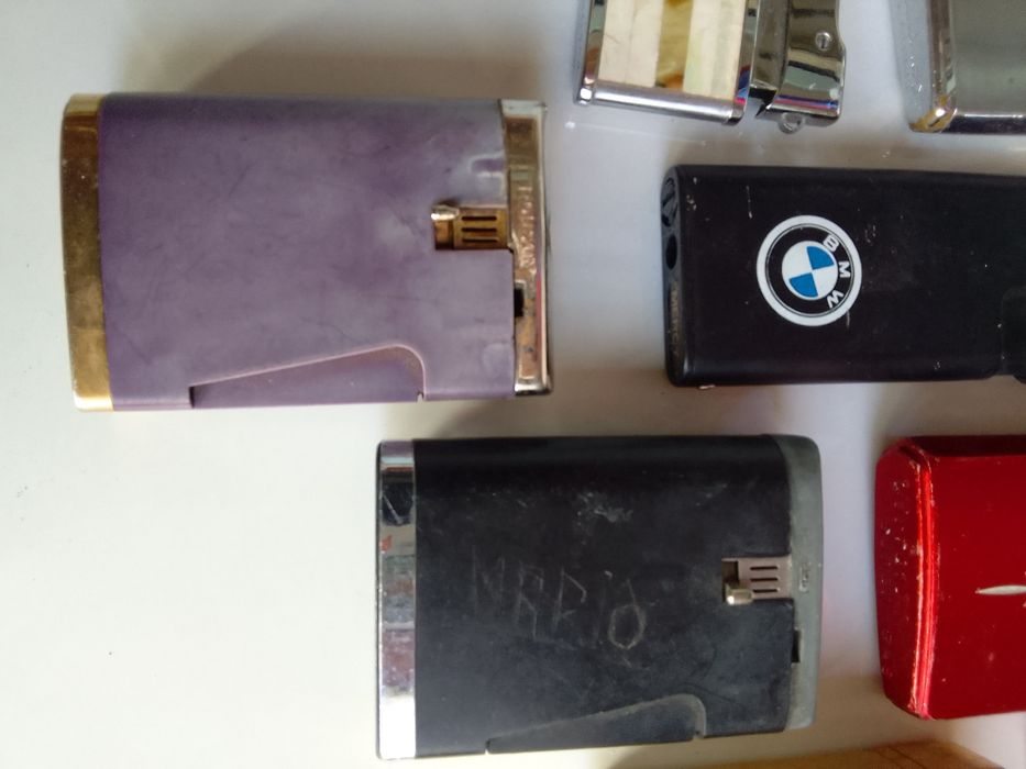 Conjunto de 11 isqueiros