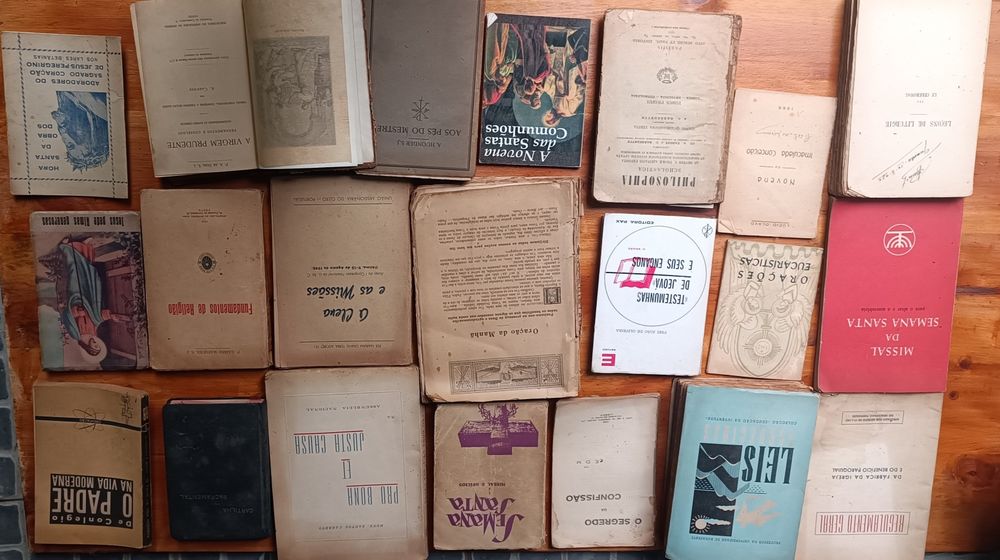 Livros antigos religião católica
