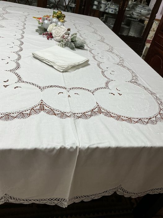 Toalha bordada a mao com rendas de bilros