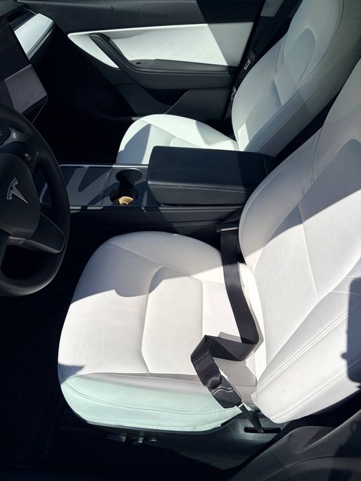 Автомобіль Tesla