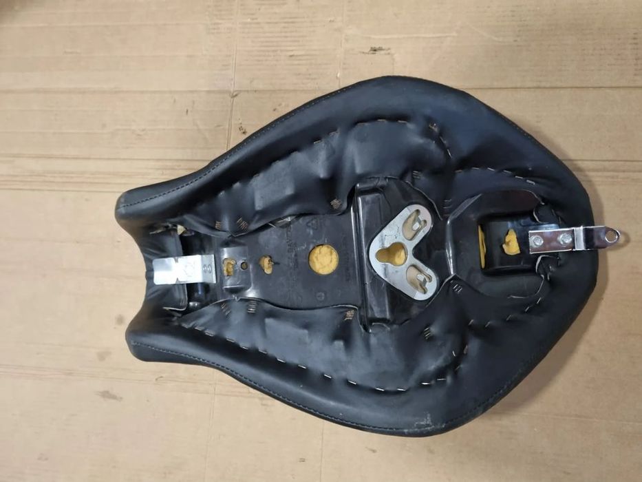 harley davidson xl1200 883n sportster iron siedzenie