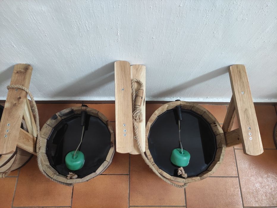 Відро дерев'яне, водопади