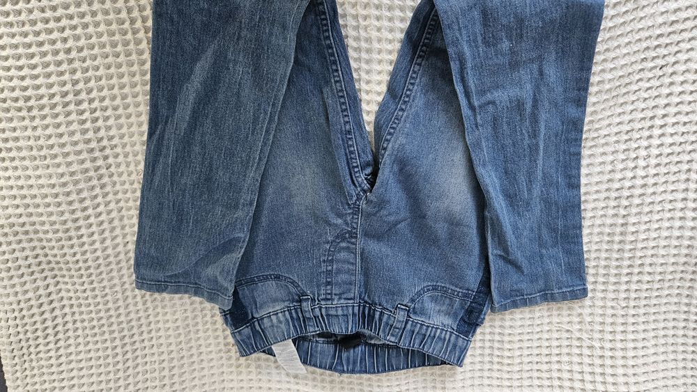 Spodnie jeans 146